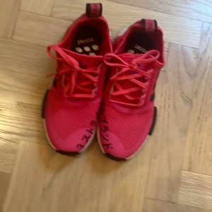 Adidas MND R1 Superpink. Size 4